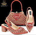 Chaussures à talons hauts confortables et sac assorti