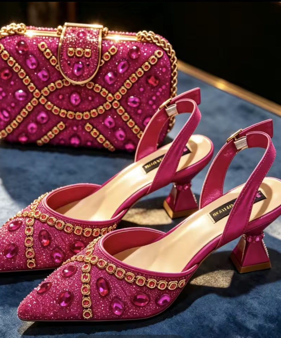 Nouvelle ensemble, élégant de chaussures  à talons, haut et sac